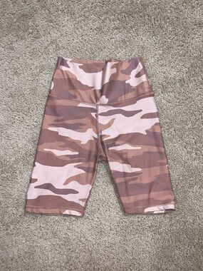 Aerie Women’s Medium High Waist Fitted Tan Camouflage Bike Shorts 8 Inch Inseam